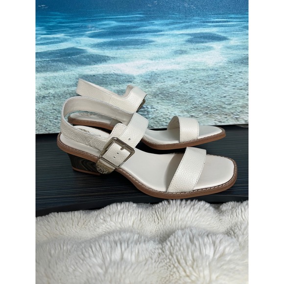 👟Vince Camuto Women White Pebbled Leather Gold Block Heel Buckle Sandals Size11 - Picture 4 of 10
